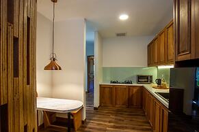 TIRA VILAGNA SUITES & SPA