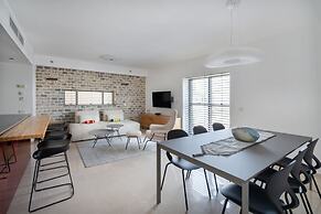 Bright and Clean Rothchild Quarter