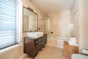 Bright and Clean Rothchild Quarter