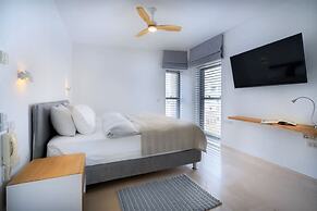 Bright and Clean Rothchild Quarter