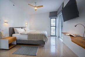 Bright and Clean Rothchild Quarter