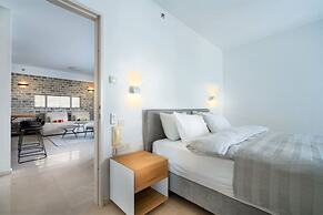 Bright and Clean Rothchild Quarter