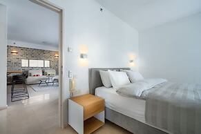 Bright and Clean Rothchild Quarter