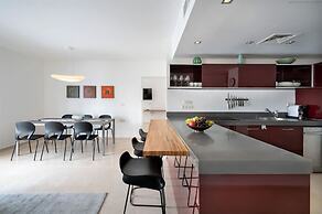 Bright and Clean Rothchild Quarter
