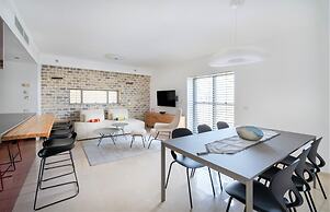 Bright and Clean Rothchild Quarter