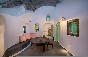 Two Bedroom Villa With Private Indoor Cave Pool