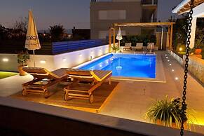 Spacious Apartment Milly With Pool