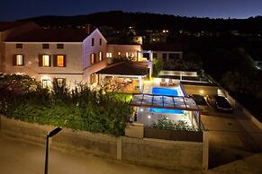 Spacious Apartment Milly With Pool
