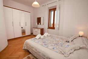 Spacious Apartment Milly With Pool