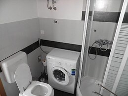 Spacious Apartment Milly With Pool