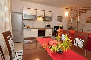 Spacious Apartment Milly With Pool