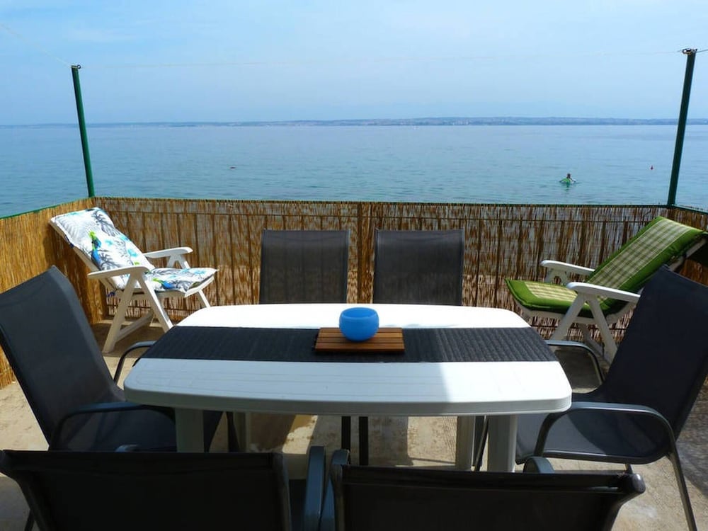 Beachfront Holiday House Žal