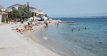 Beachfront Holiday House Žal