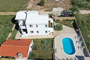 Summer House Amon