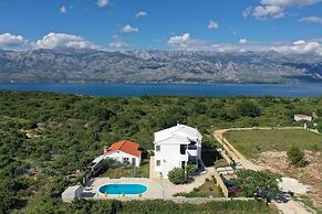 Summer House Amon