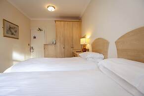 THE GROVE HOTEL