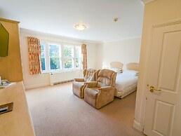 THE GROVE HOTEL