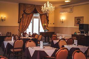THE GROVE HOTEL
