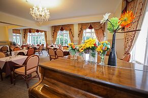THE GROVE HOTEL