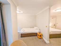 THE GROVE HOTEL