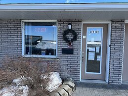 Earlton Motel