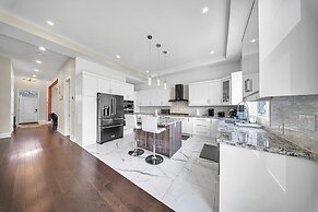 Dazzling Home Next to Beach & Go Station