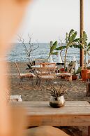 Raw Beach Hotel