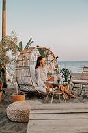 Raw Beach Hotel