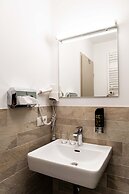 HOTEL83