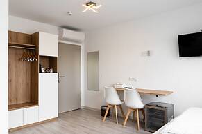 HOTEL83