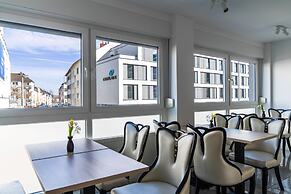 HOTEL83