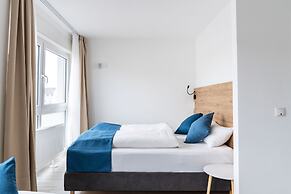 HOTEL83