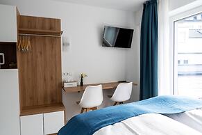 HOTEL83