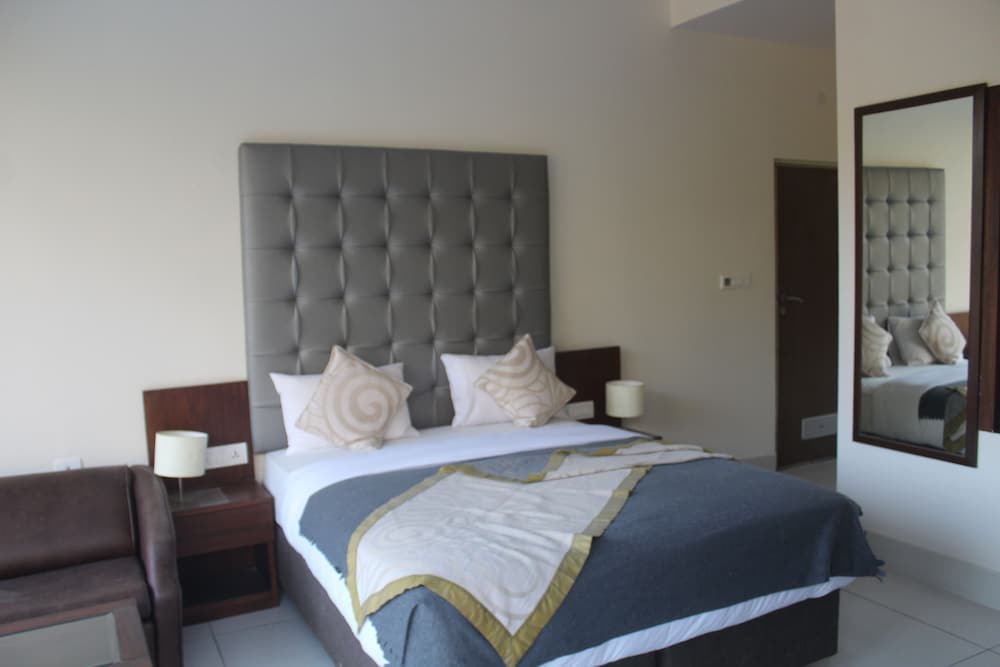 Manuni Inn - Riverside Hotel