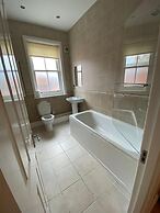 Monthly, Short, Stays 2-bed Apartment in Reading