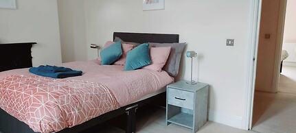 Monthly, Short, Stays 2-bed Apartment in Reading