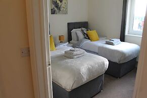 Remarkable 2-bed Apartment in Reading
