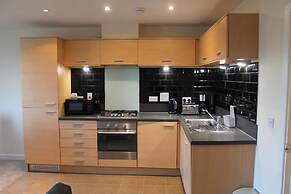 Remarkable 2-bed Apartment in Reading