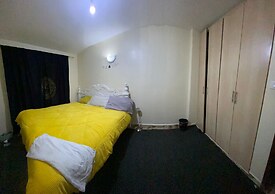 Stay.Plus Kings & Queen's Apartment