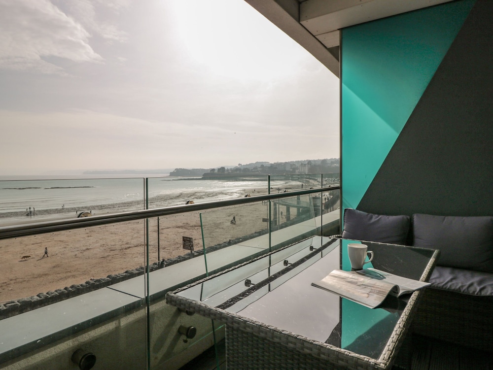 18 Abbey Sands