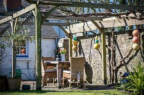 Flygate - 2 Bedroom Cottage - Lawrenny