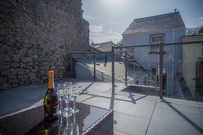 Hawtree Cottage - 2 Bed Cottage - Tenby