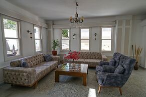 Arden Hotel