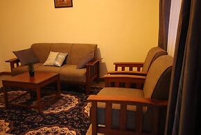 Stay.Plus Ebony Mara House