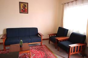 Stay.Plus Ebony Mara House