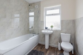 2-bed House - Sleeps 7 & Free Parking