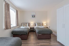 2-bed House - Sleeps 7 & Free Parking