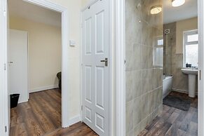 2-bed House - Sleeps 7 & Free Parking