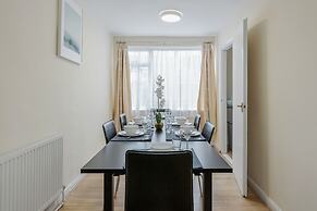 2-bed House - Sleeps 7 & Free Parking