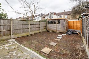 2-bed House - Sleeps 7 & Free Parking